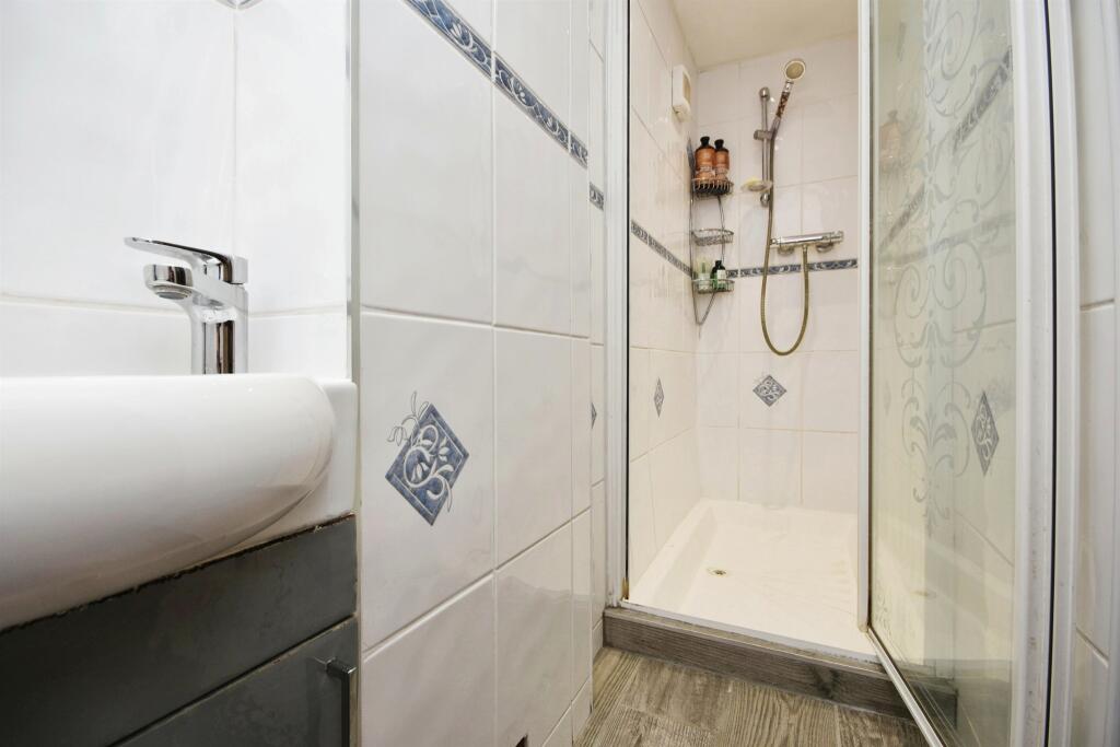 Additional image 12 of Meadgate Avenue, Great Baddow, Chelmsford