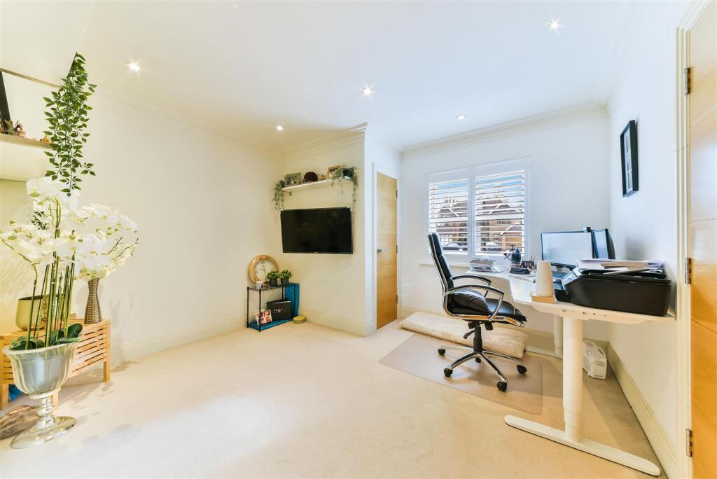 Additional image 17 of High Oaks Close, Coulsdon