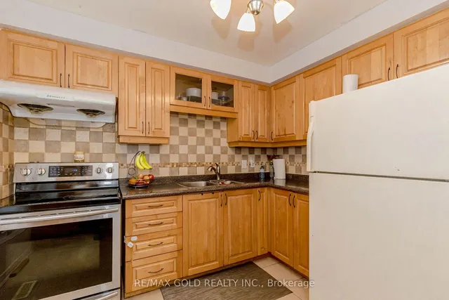 Additional image 18 of 8 Saint Tropez Crt