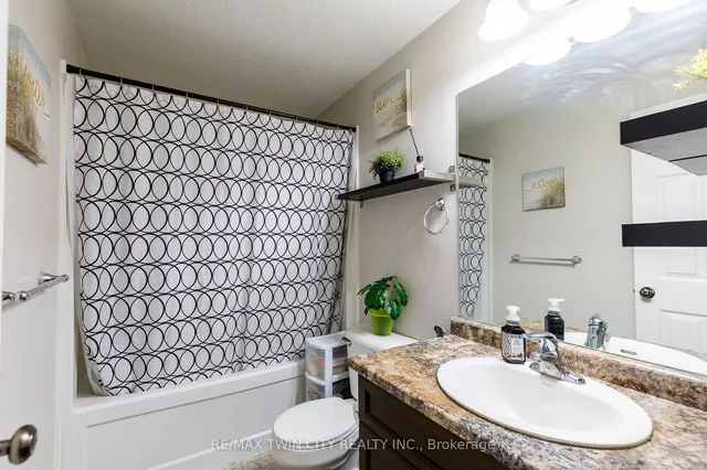 Additional image 9 of 38 Howe Dr Unit 6B