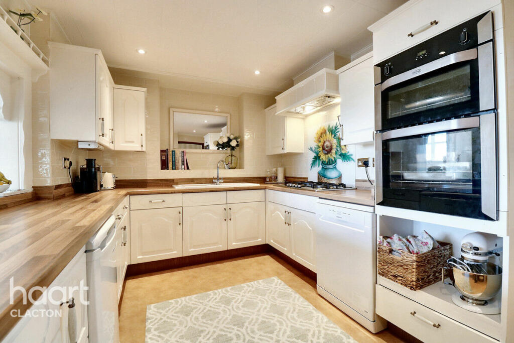 Additional image 6 of Marine Parade East, Clacton-On-Sea