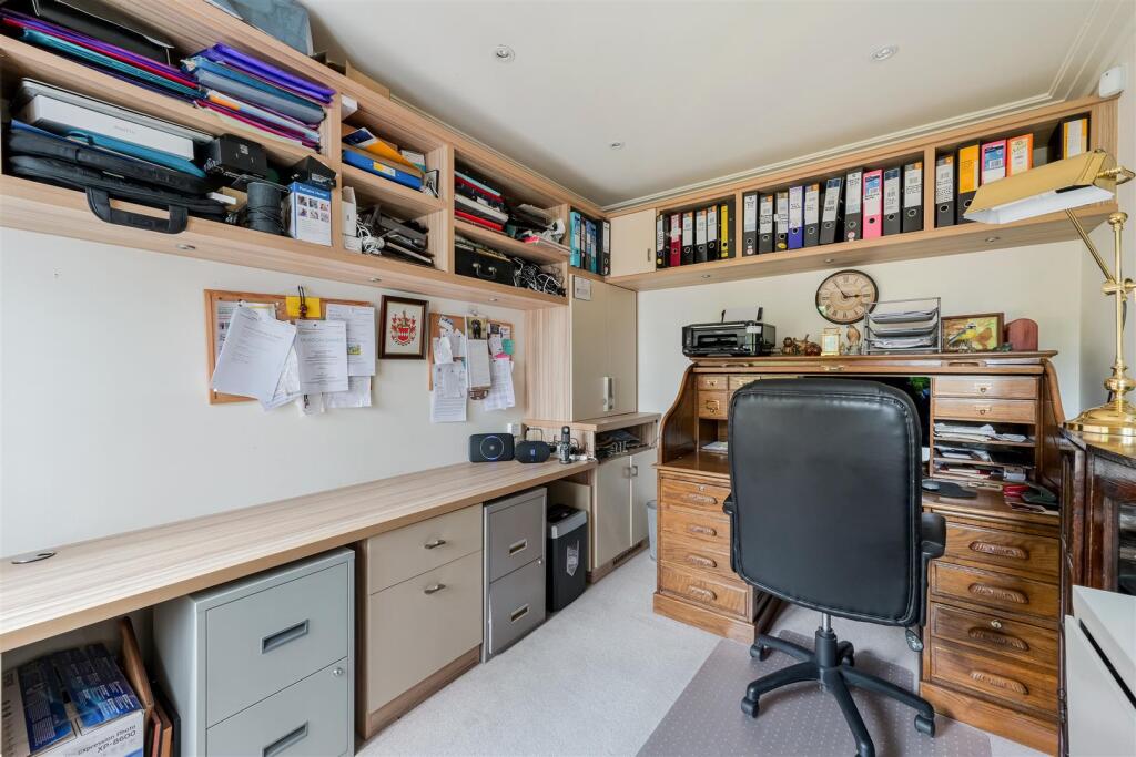 Additional image 8 of High Oaks Close, Coulsdon