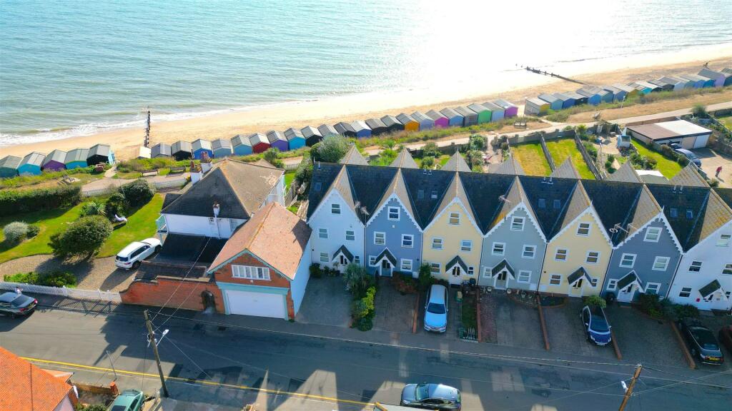 Additional image 4 of The Beach House, Green Lane, Walton On The Naze