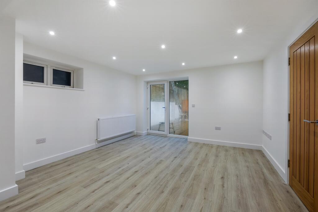 Additional image 5 of Kingswood Way, South Croydon