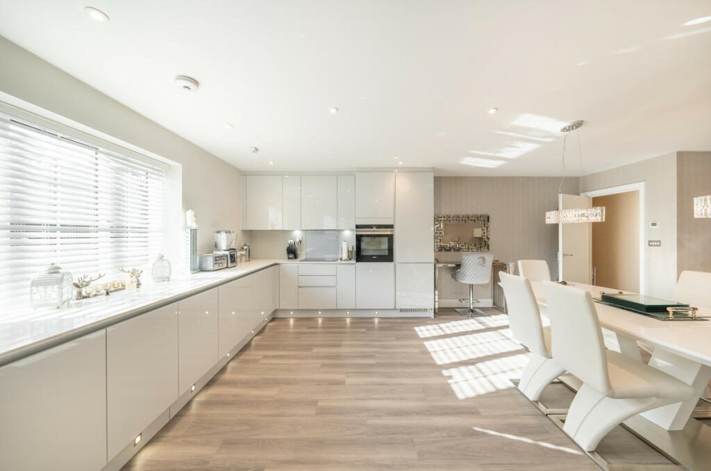 Additional image 4 of Chestnut Mews, Theydon Bois, CM16