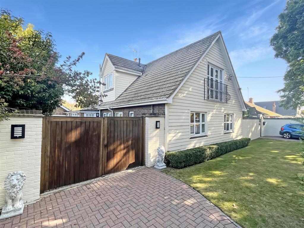 Additional image 21 of Fairhaven Avenue, West Mersea,