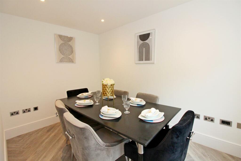 Additional image 9 of Waltham Grange Close