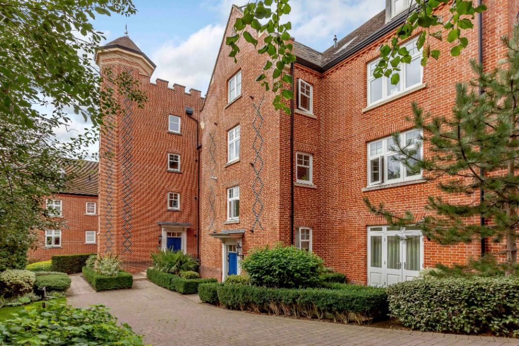 Additional image 15 of Roof Garden Apartment, The Galleries, Brentwood