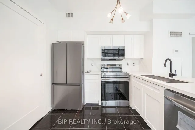 Additional image 21 of 600 Queens Quay Unit SPH16