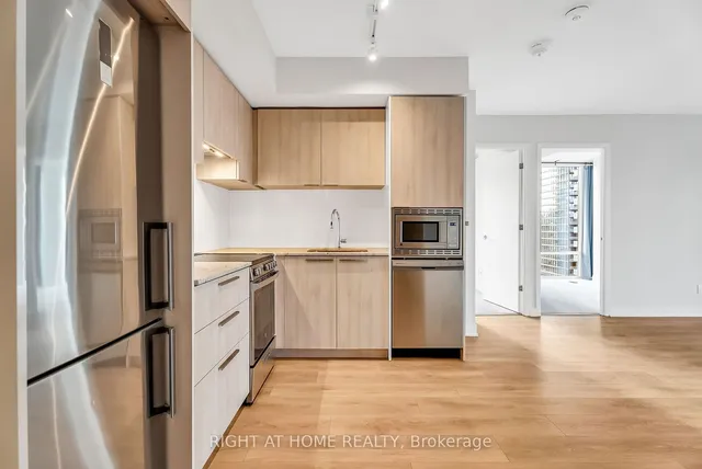 Additional image 8 of 501 Yonge St Unit 1212