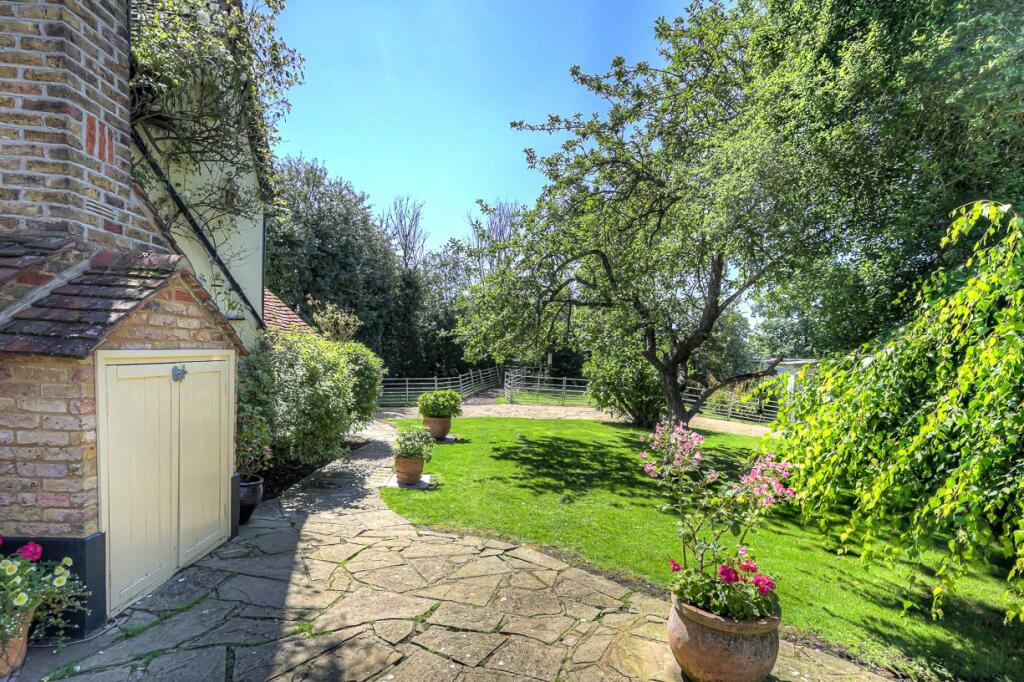 Additional image 10 of Doddinghurst Road, Pilgrims Hatch, CM15