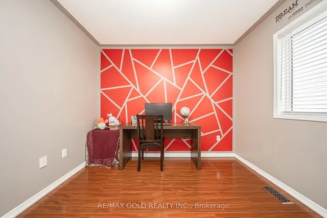 Additional image 15 of 76 Larkspur Rd