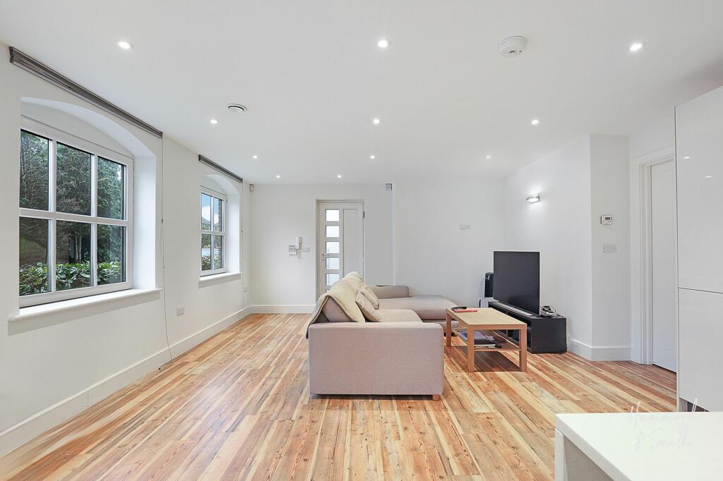 Additional image 12 of Hemnall Street, Epping, CM16