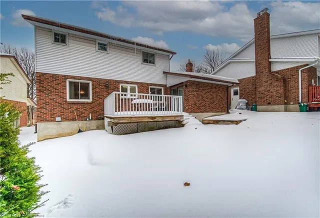 Additional image 32 of 16 Woodview Cres