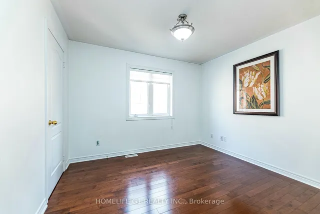 Additional image 22 of 25 Oblate Cres