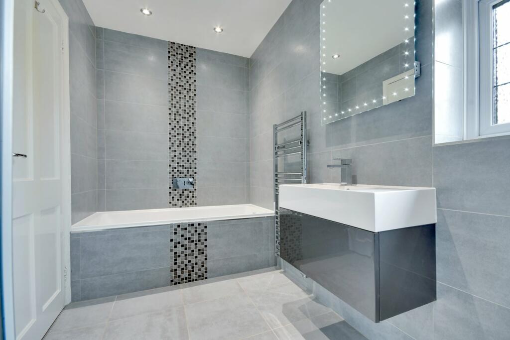 Additional image 22 of Rochford Avenue, Shenfield, Brentwood, CM15