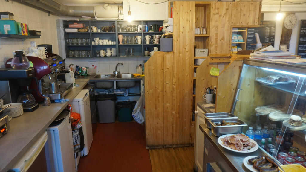 Additional image 8 of 'Tea Room & Coffee House, 72 Covers, Braintree'