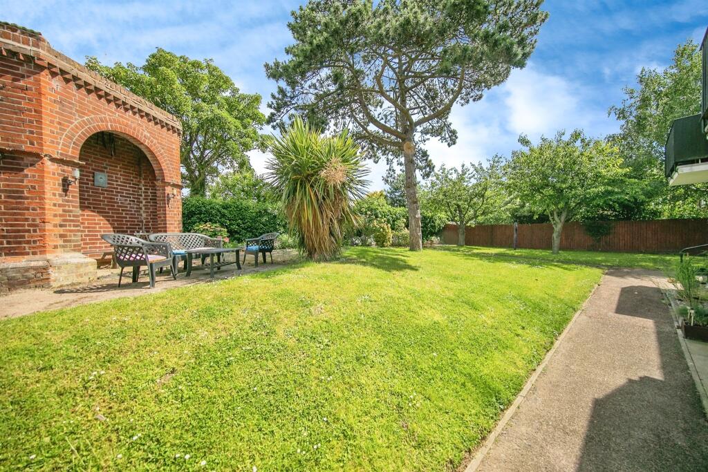 Additional image 15 of Louise Close, Walton On The Naze