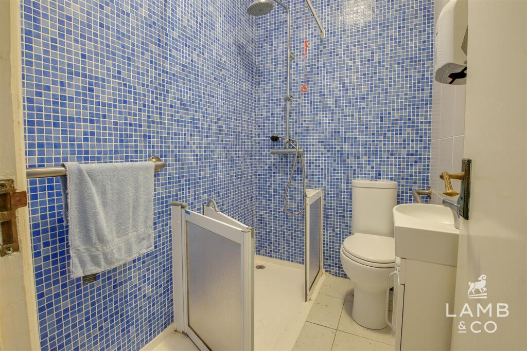 Additional image 30 of Cliff Parade, Walton On The Naze