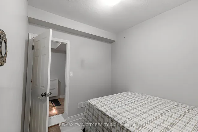 Additional image 4 of 38 Howe Dr Unit 6B