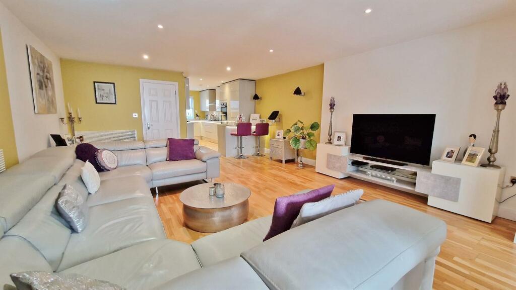 Additional image 8 of The Beach House, Green Lane, Walton On The Naze