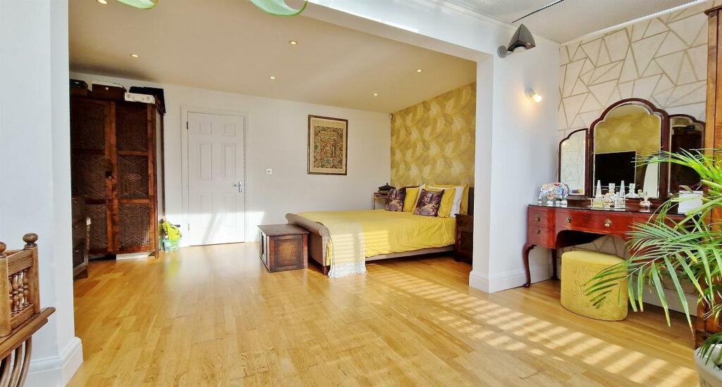 Additional image 21 of The Beach House, Green Lane, Walton On The Naze