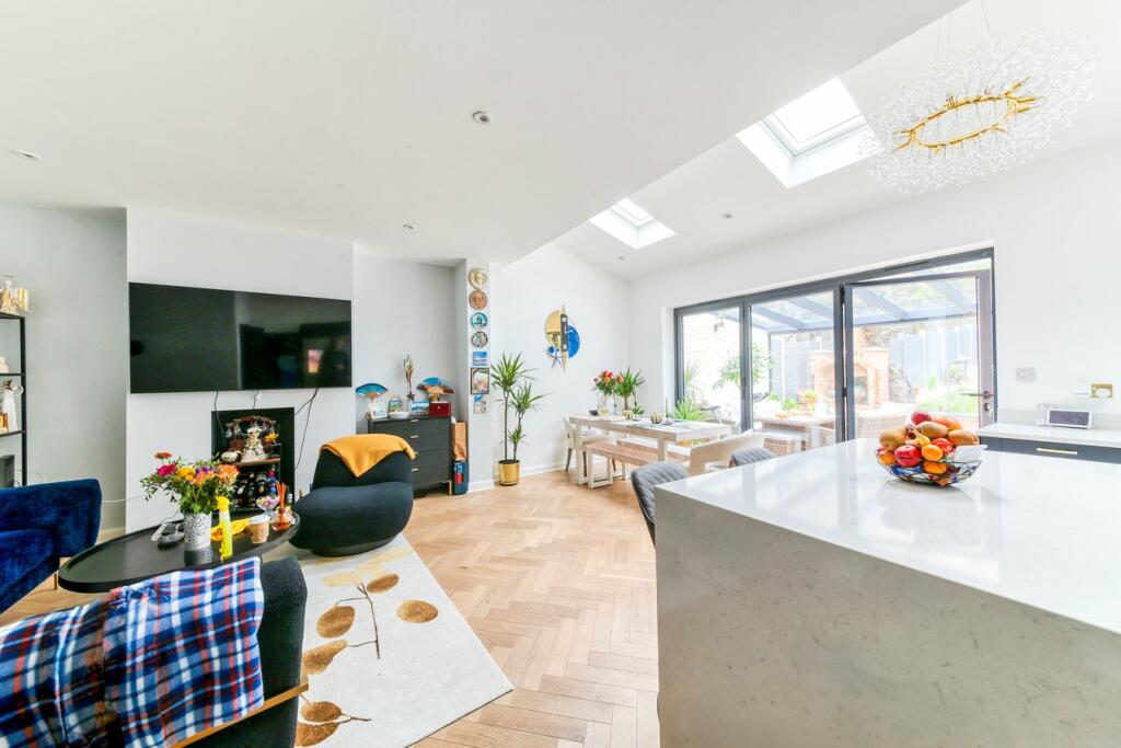 Additional image 4 of Selsdon Park Road, South Croydon, CR2