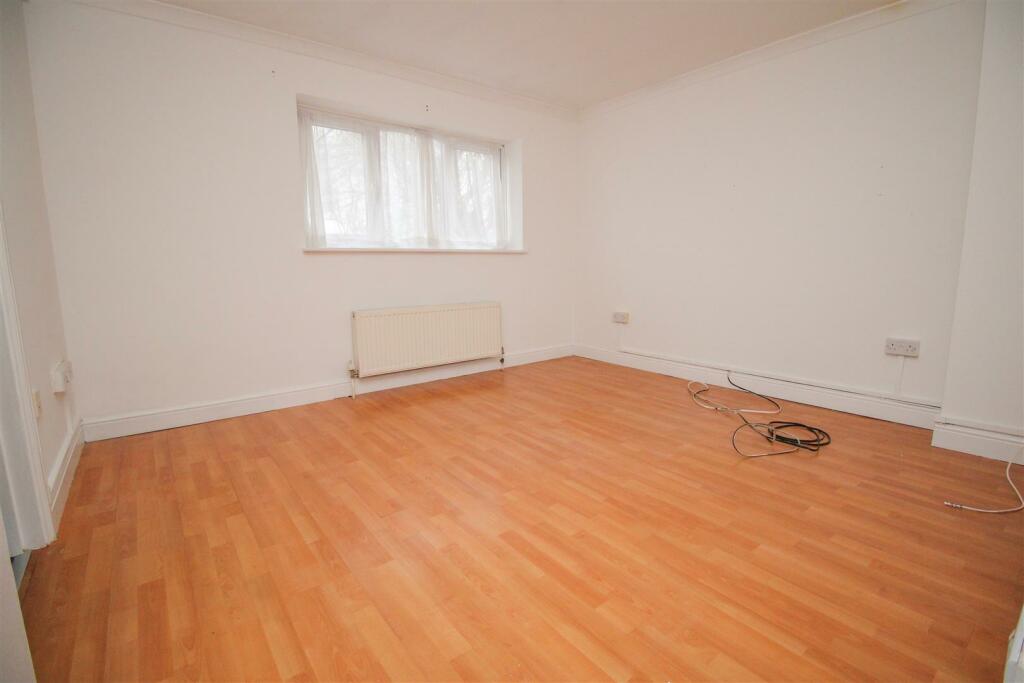 Additional image 2 of Carters Mead, Harlow