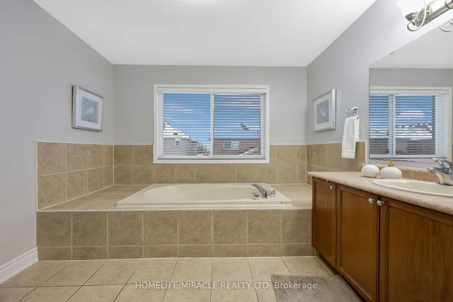 Additional image 24 of 8 Bottlebrush Dr