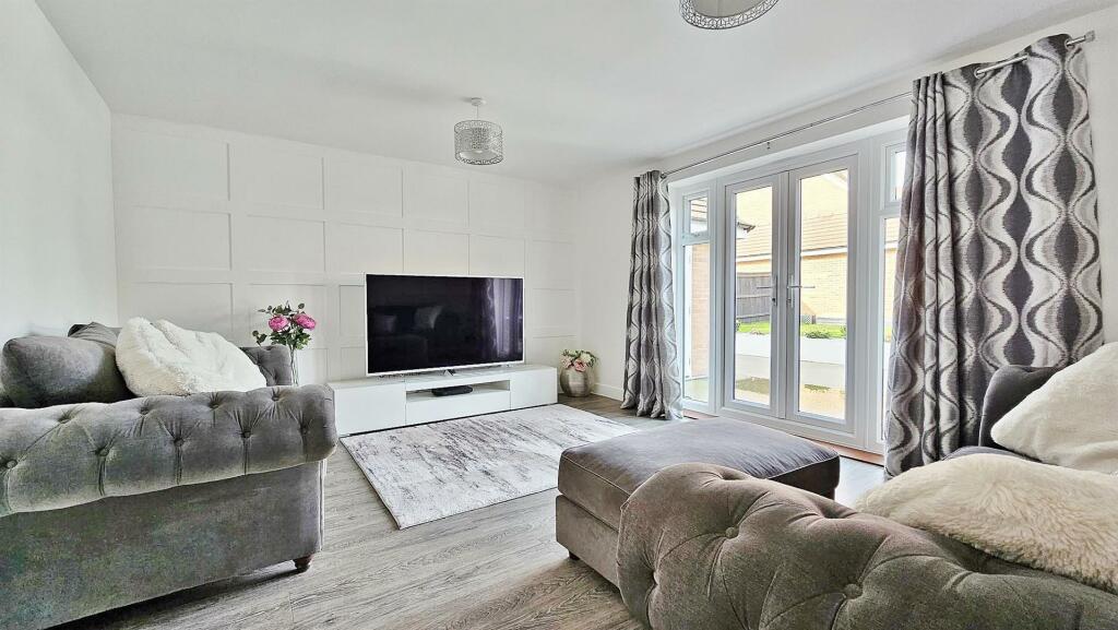 Additional image 6 of Skippers Way, Walton On The Naze