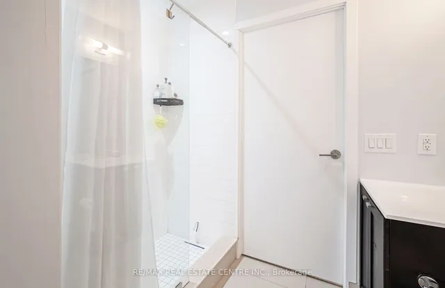 Additional image 30 of 105 The Queensway Ave Unit 303