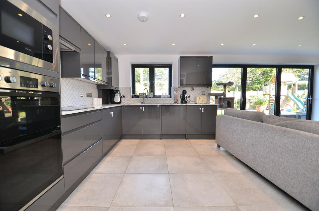 Additional image 2 of Little Oakley