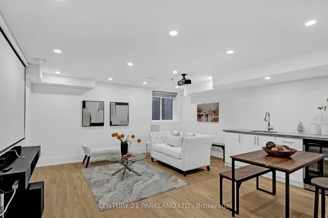 Additional image 32 of 978 Carlaw Ave