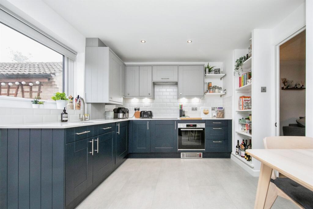 Additional image 19 of California Close, Colchester