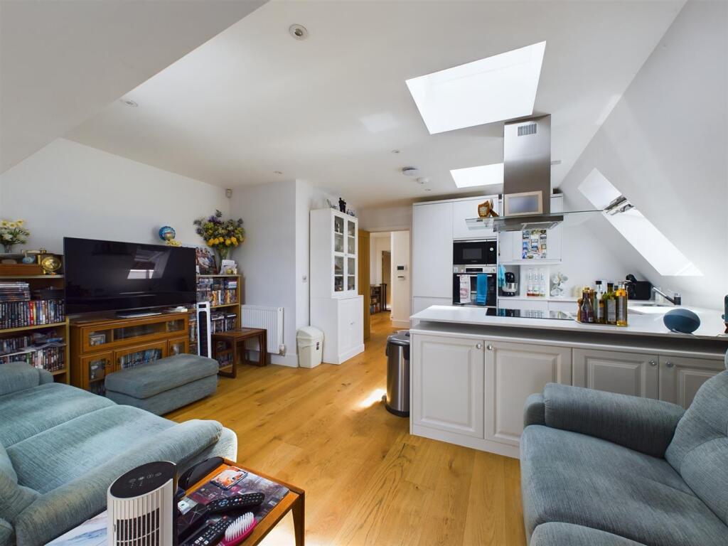 Additional image 17 of Chipstead Valley Road, Coulsdon