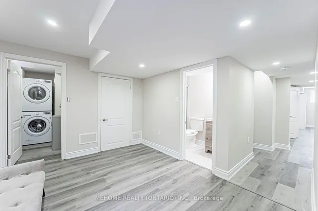 Additional image 35 of 351 Royal West Dr