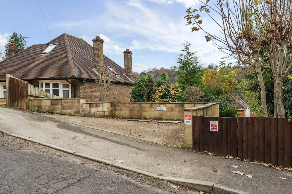 Additional image 14 of Farningham Road, Caterham, CR3