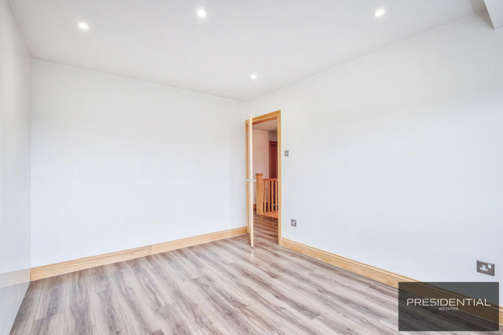 Additional image 22 of Dukes Avenue, Theydon Bois, CM16