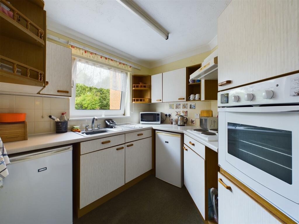 Additional image 6 of Brighton Road, Coulsdon