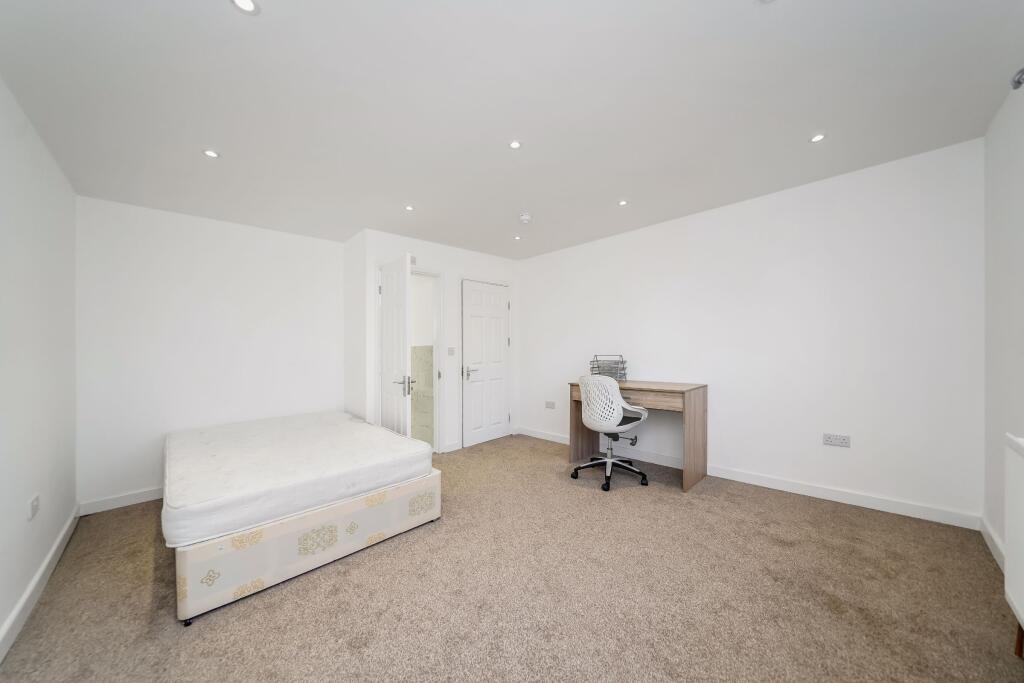 Additional image 47 of Hart Road, Harlow
