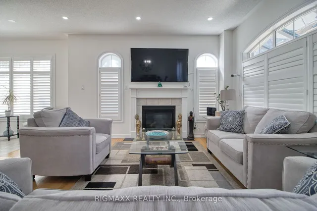 Additional image 18 of 53 Lola Cres