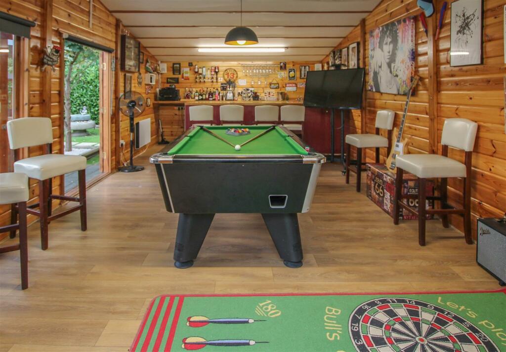 Additional image 4 of Honeypot Lane, Brentwood