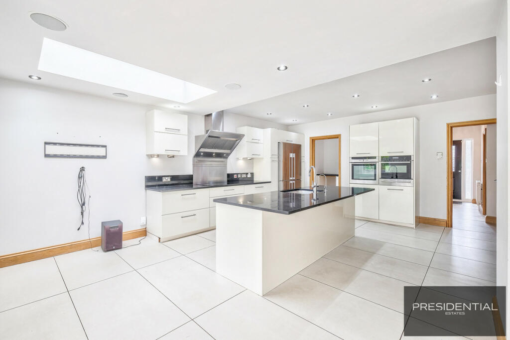 Additional image 6 of Dukes Avenue, Theydon Bois, CM16