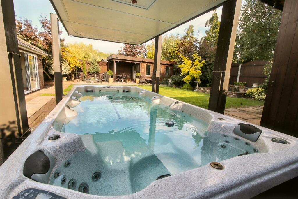 Additional image 21 of Courtlands, Billericay