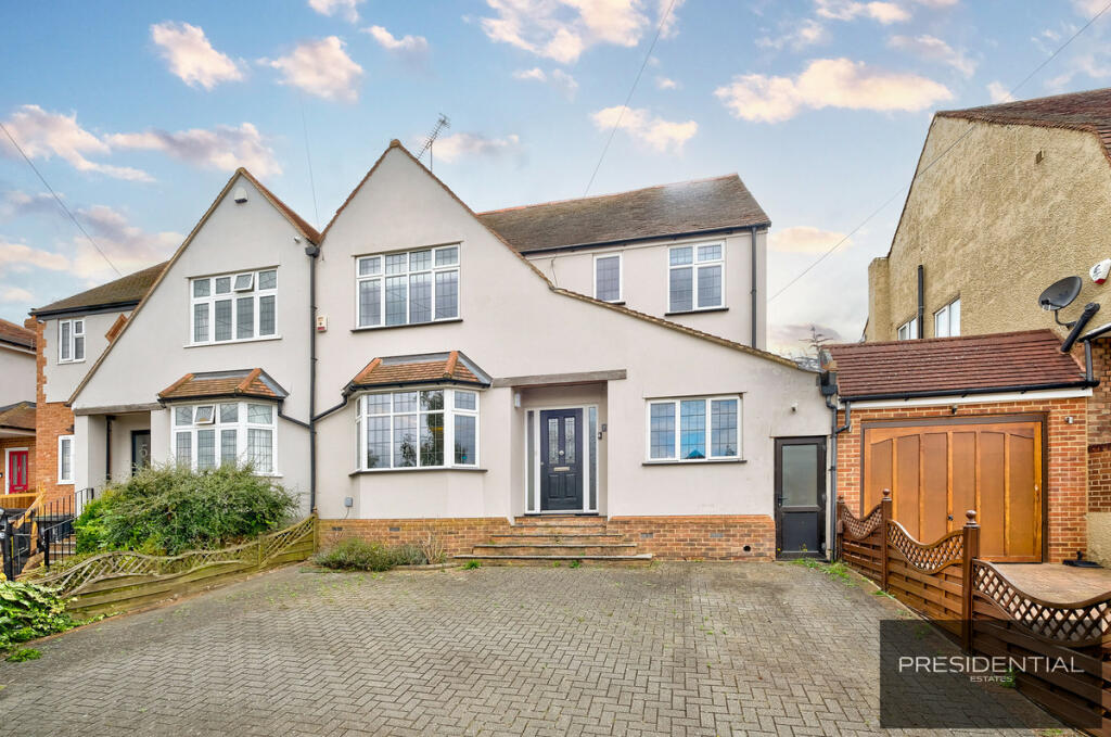 Additional image 41 of Dukes Avenue, Theydon Bois, CM16