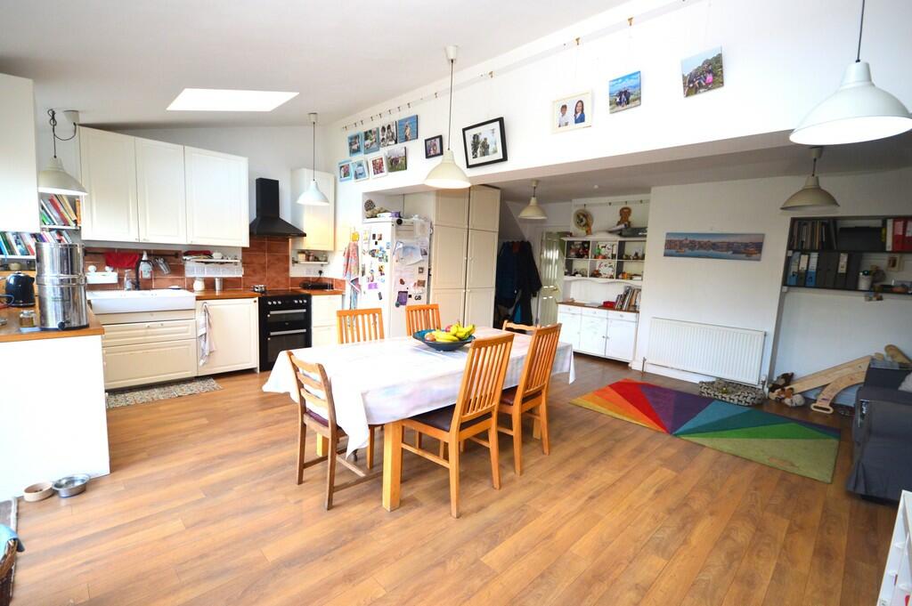 Additional image 5 of Rosabelle Avenue, Wivenhoe