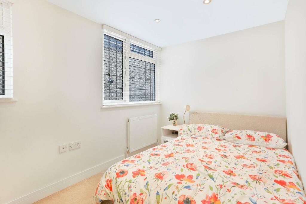 Additional image 6 of 3A Woodmansterne Road, Coulsdon, CR5