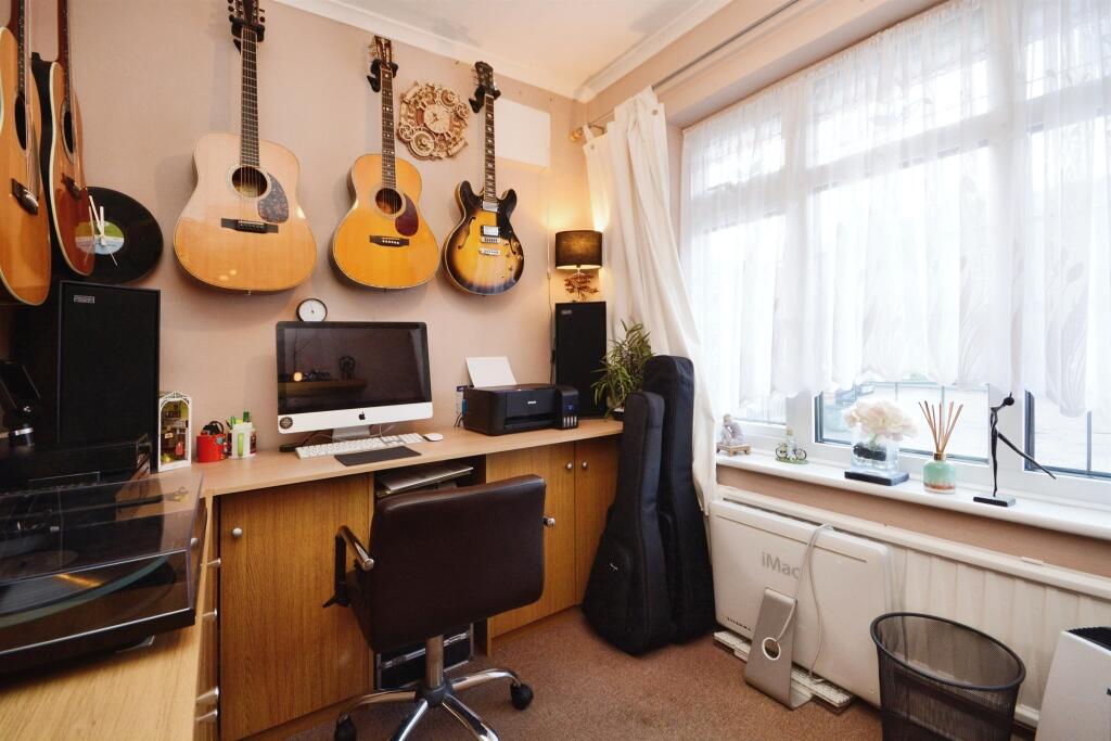 Additional image 9 of Baddow Hall Crescent, Great Baddow, Chelmsford