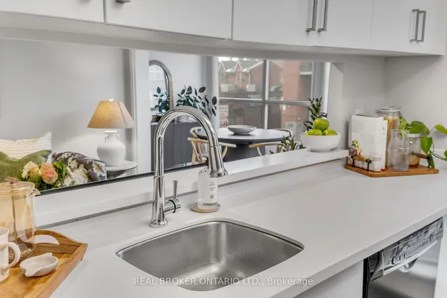 Additional image 15 of 725 King St Unit 213