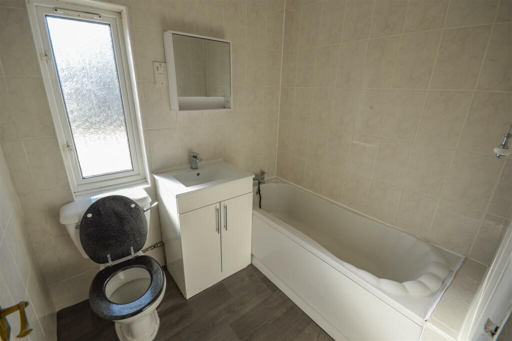 Additional image 4 of Oulton Hall, Marine Parade East, Clacton-On-Sea